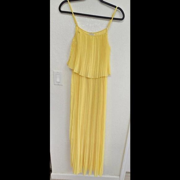 Magic Spa Yellow Pleated Chiffon Maxi Dress - Picture 3 of 4